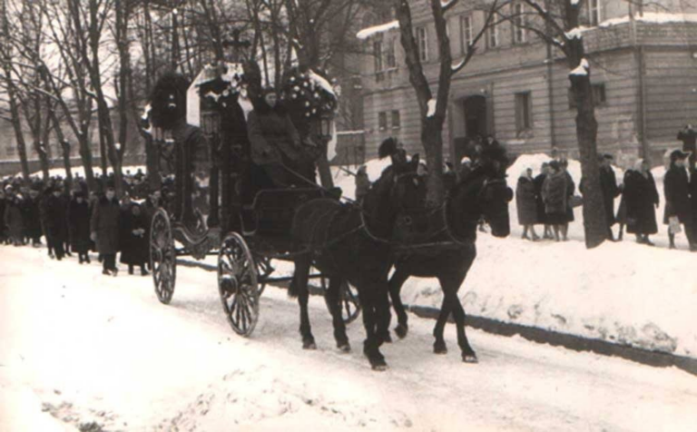Karawan Pogrzebowy Zima Firma Pogrzebowa Maślakiewicz Łódź