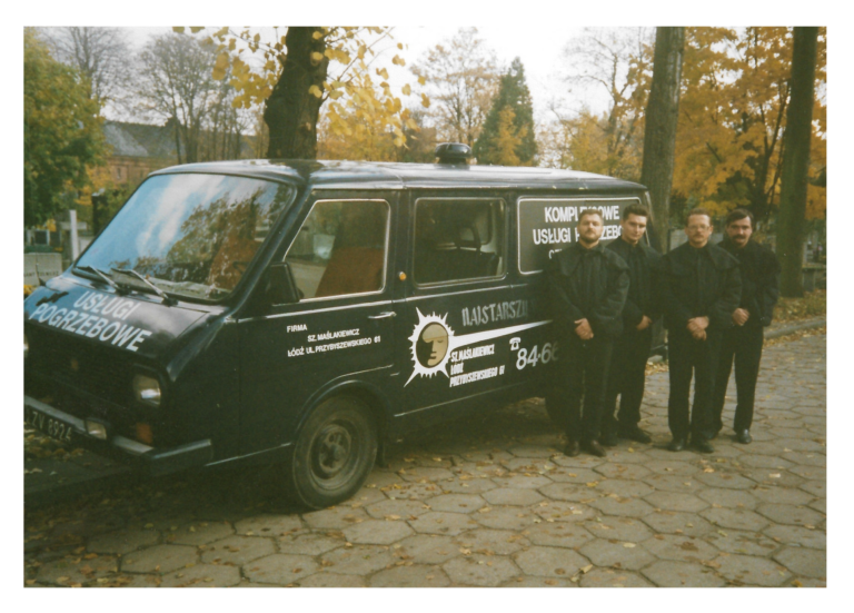Karawan czarny stary Firma Pogrzebowa Maślakiewicz Łódź