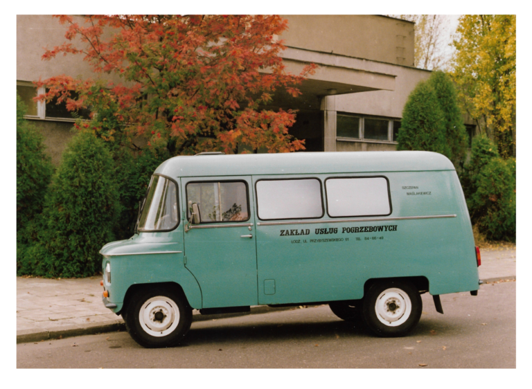 karawan syrenka Firma Pogrzebowa Maślakiewicz Łódź